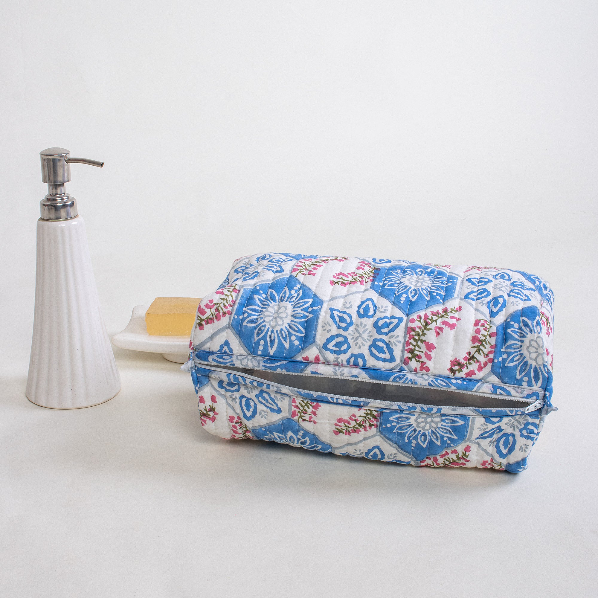 Best Toiletry Bag For Men & Women