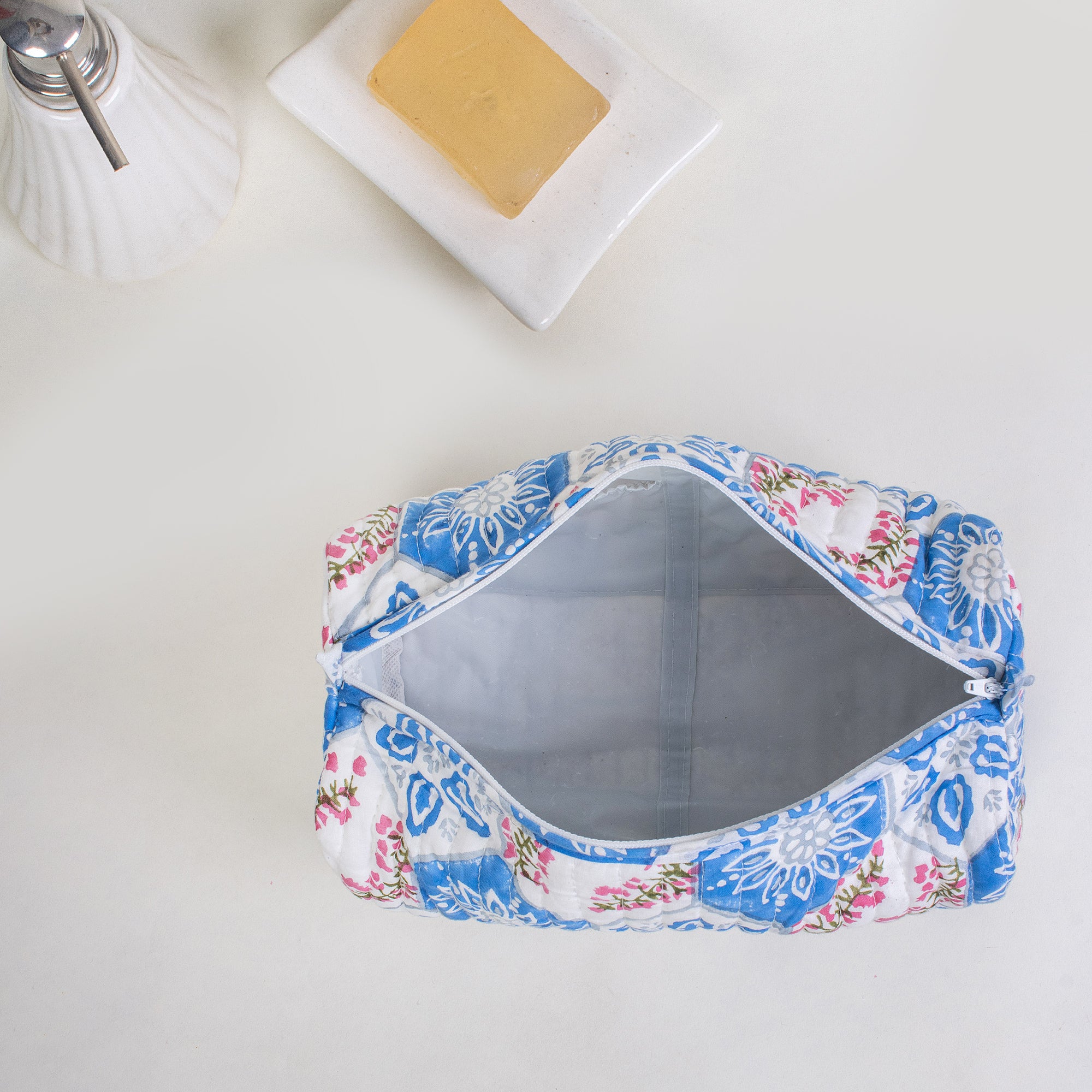 Best Toiletry Bag For Men & Women