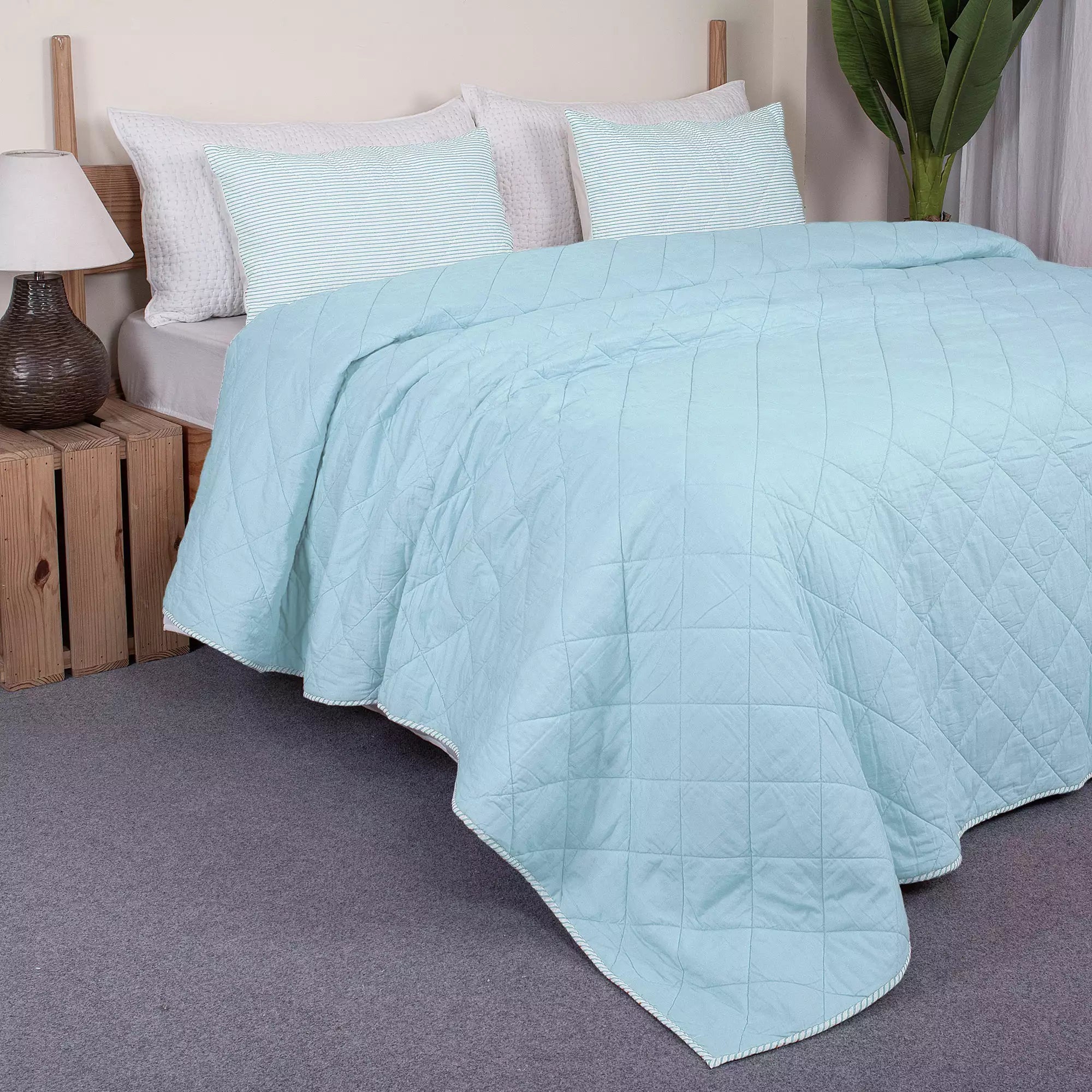 Luxurious Sky Blue Soft Reversible Machine Cotton Quilt