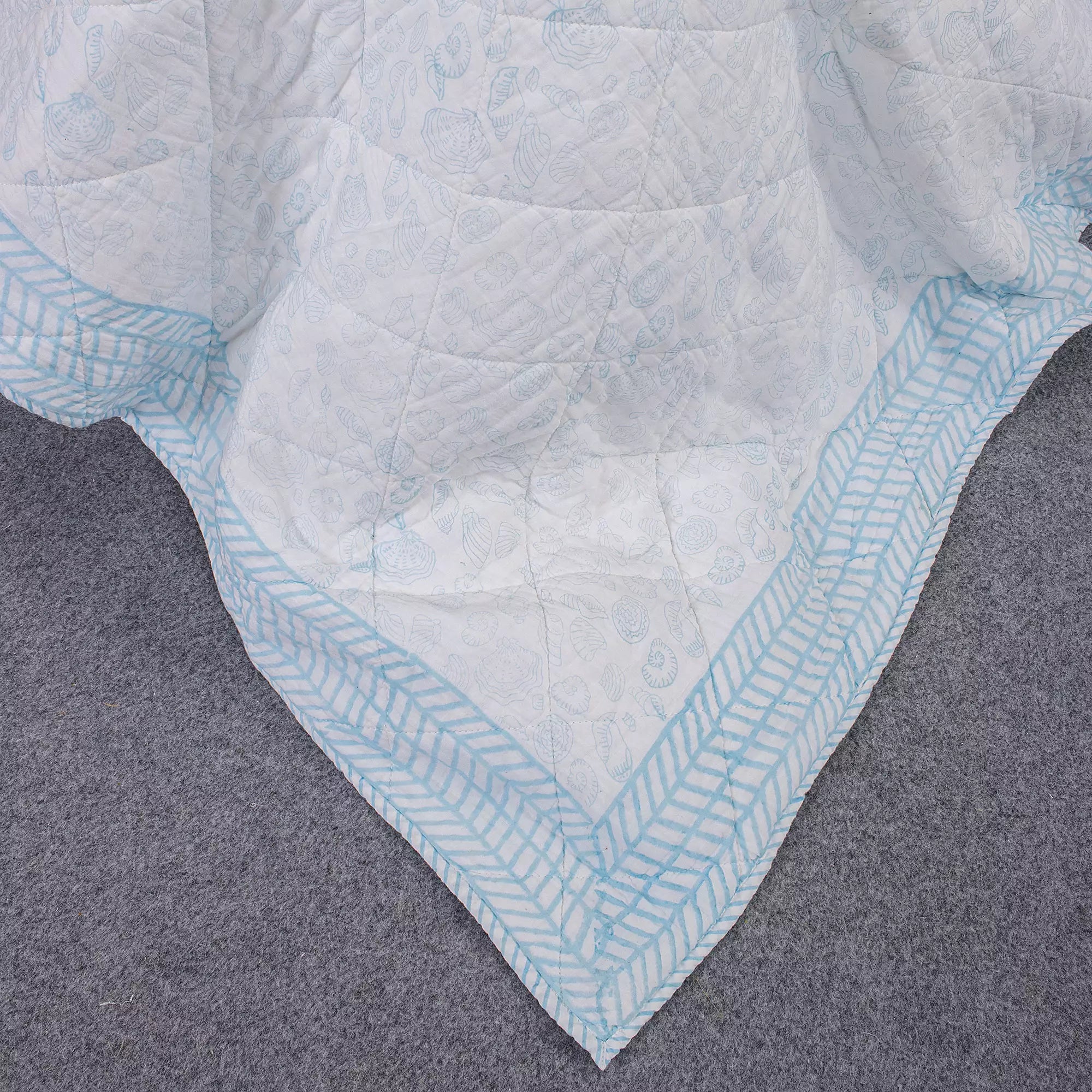 Premium White Reversible Pure Cotton Machine Quilt