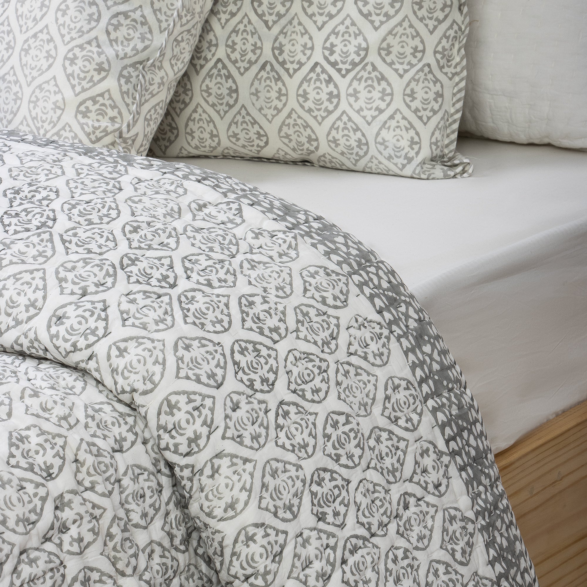 Grey Design Thin Cotton Blankets for Summer