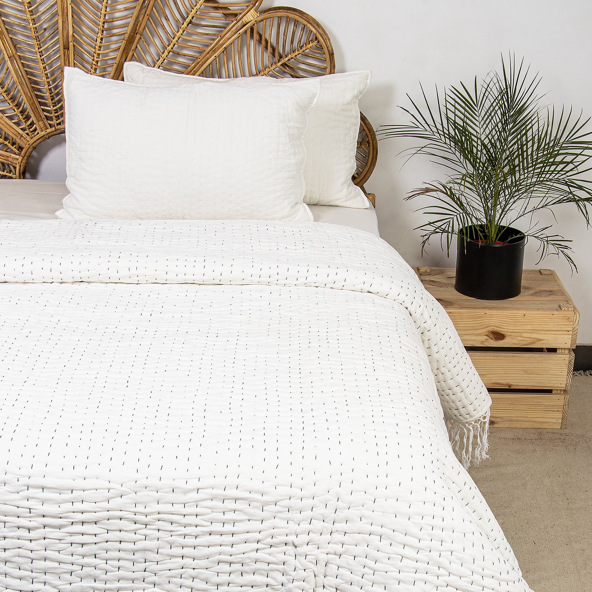 Stunnign White Pure Cotton Kantha Quilt Blanket