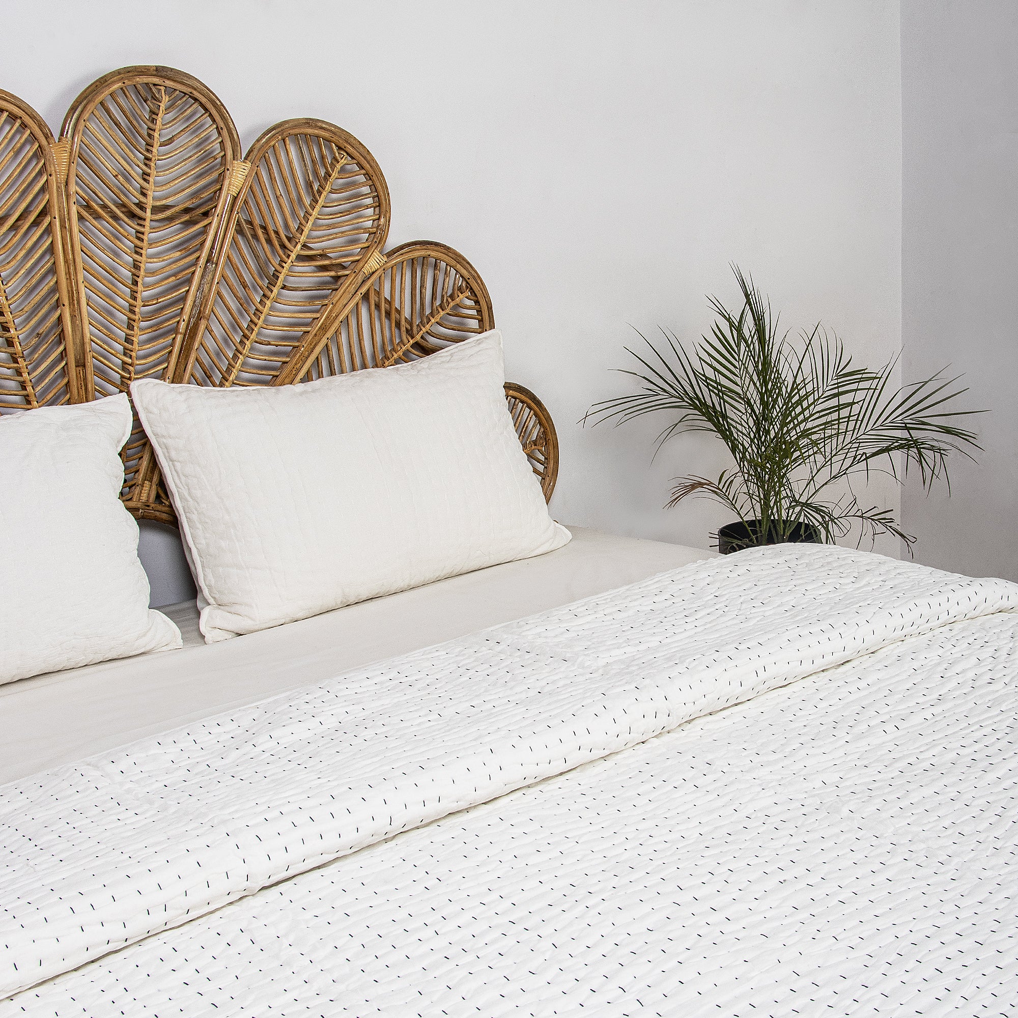 Stunnign White Pure Cotton Kantha Quilt Blanket