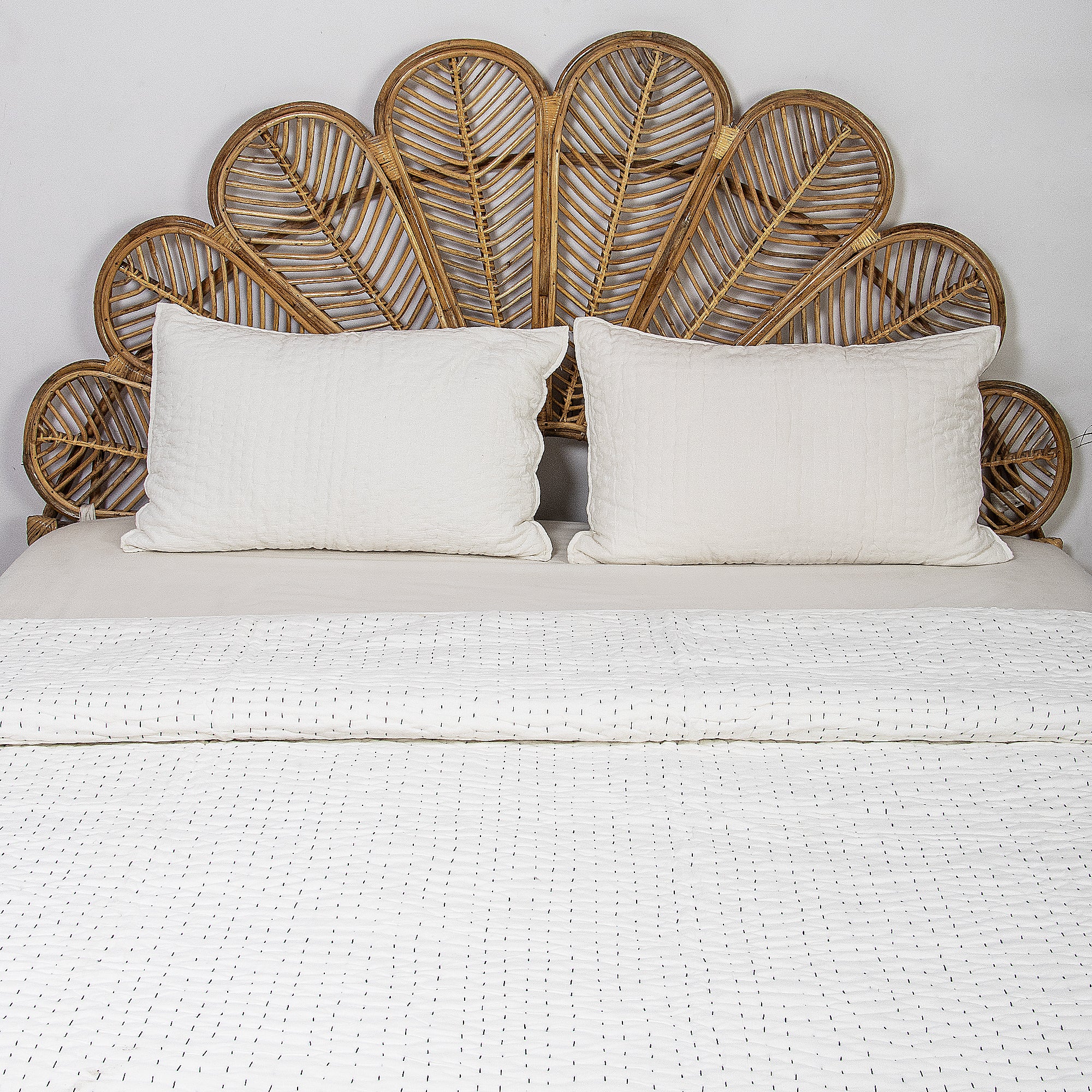 Stunnign White Pure Cotton Kantha Quilt Blanket