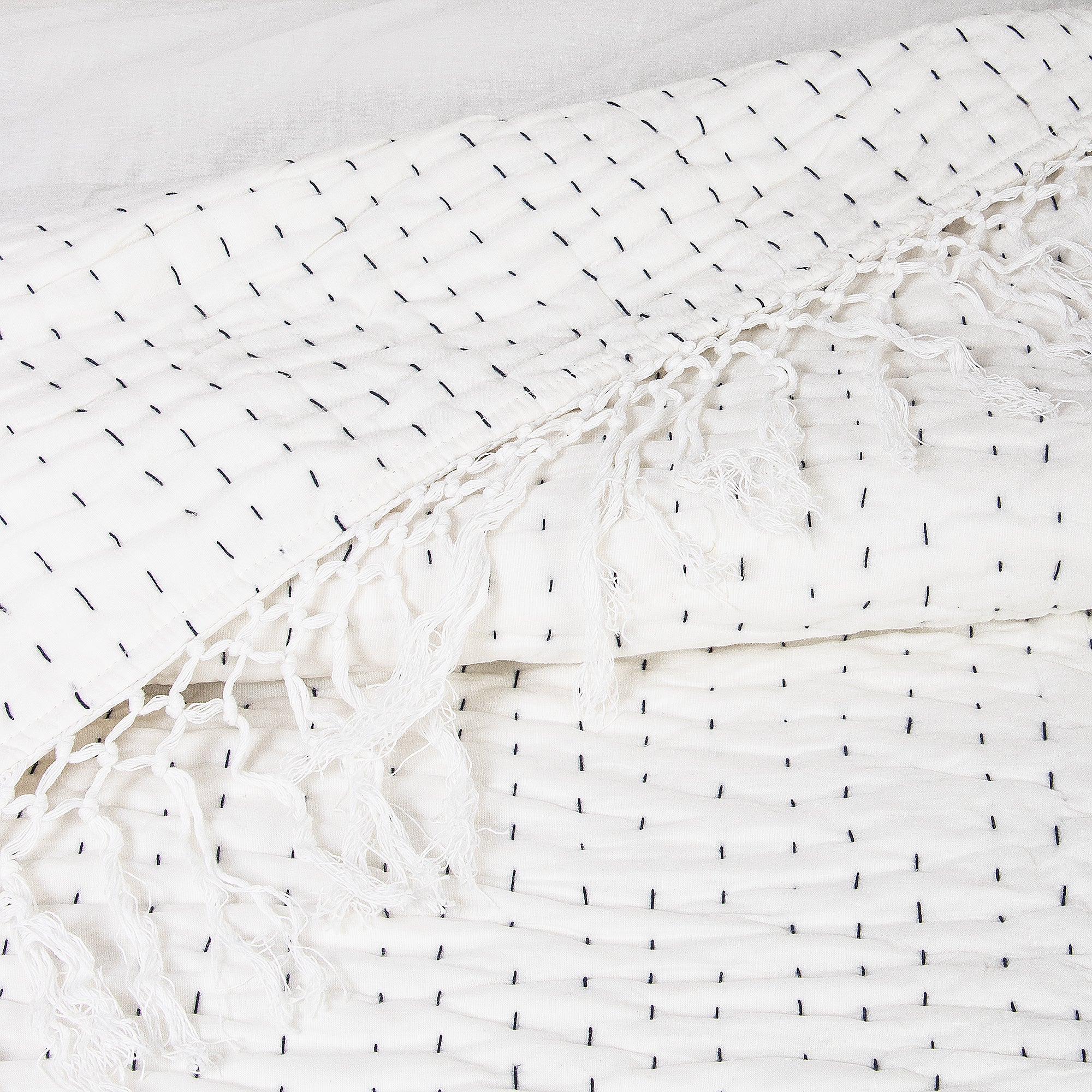 Stunnign White Pure Cotton Kantha Quilt Blanket