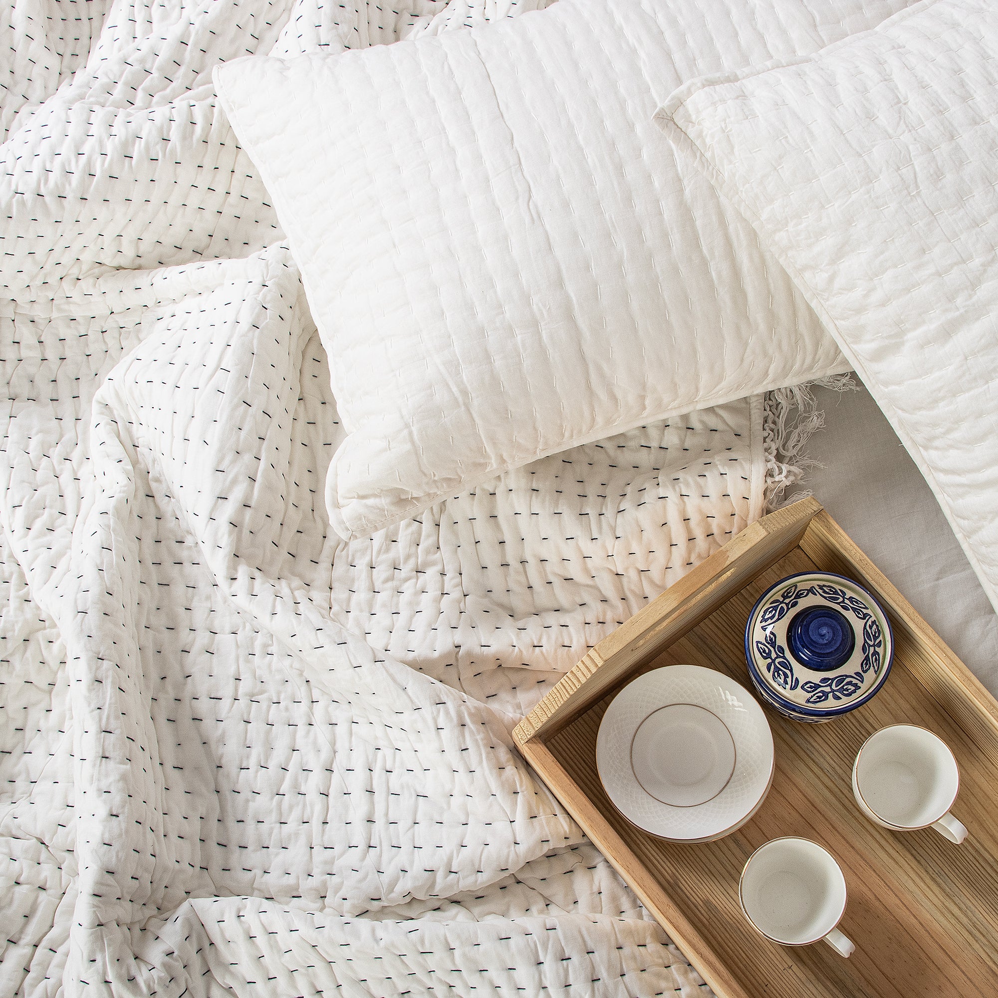 Stunnign White Pure Cotton Kantha Quilt Blanket