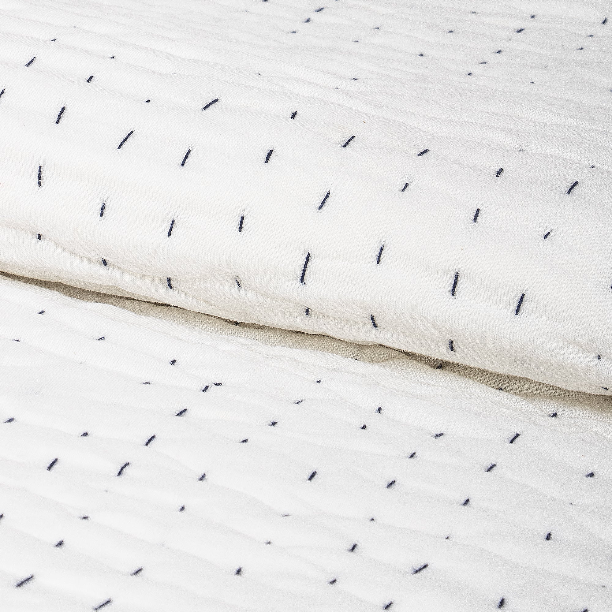Stunnign White Pure Cotton Kantha Quilt Blanket