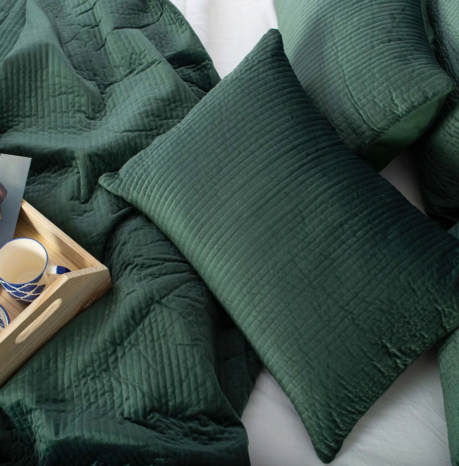 With our velvet luxury bedding, where dreams are adorned in lavishness, you may wrap yourself in cozy comfort.