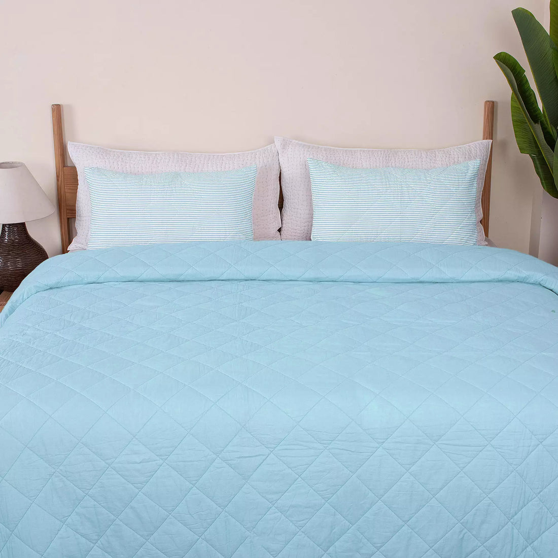 Luxurious Sky Blue Soft Reversible Machine Cotton Quilt