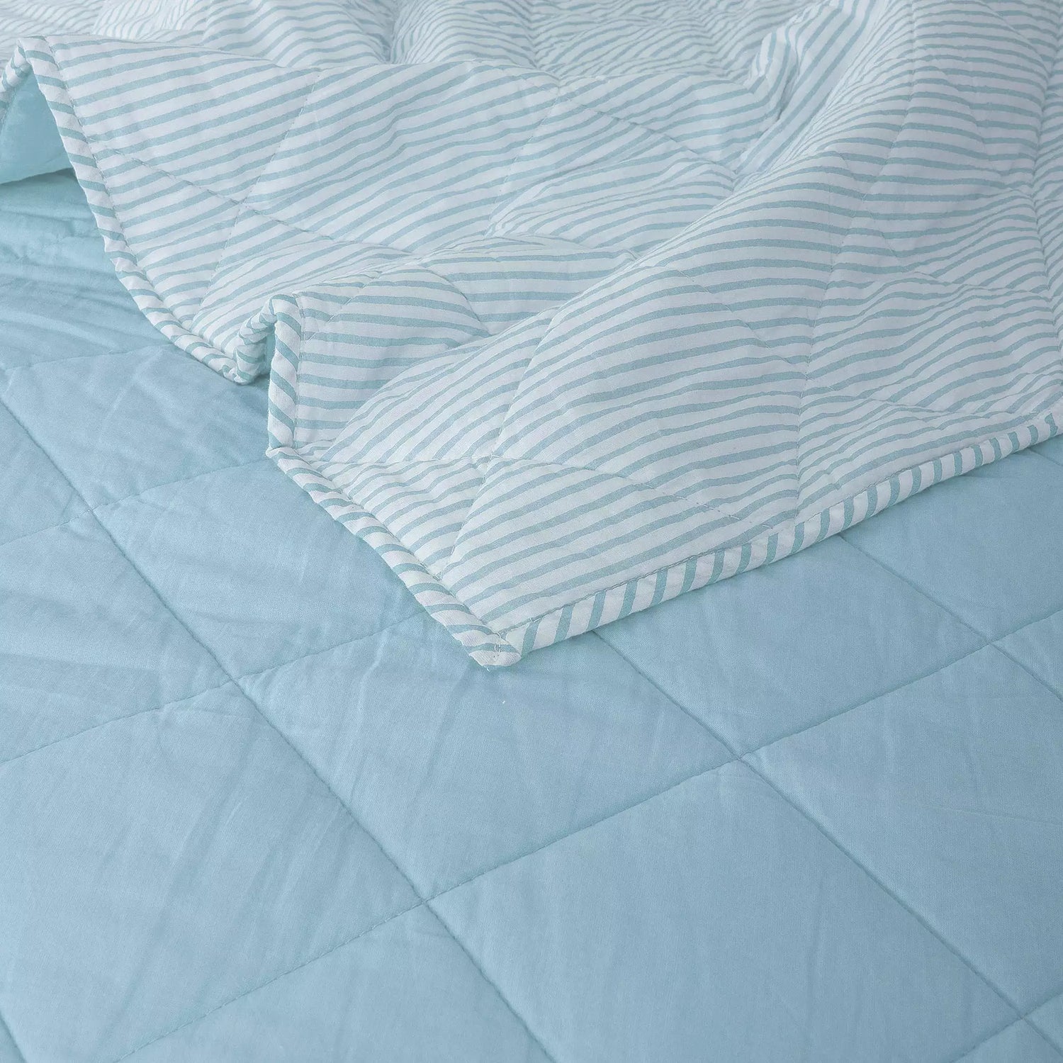 Luxurious Sky Blue Soft Reversible Machine Cotton Quilt