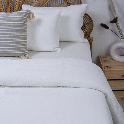 Premium White Cotton Machine Quitls with Pillow Cover