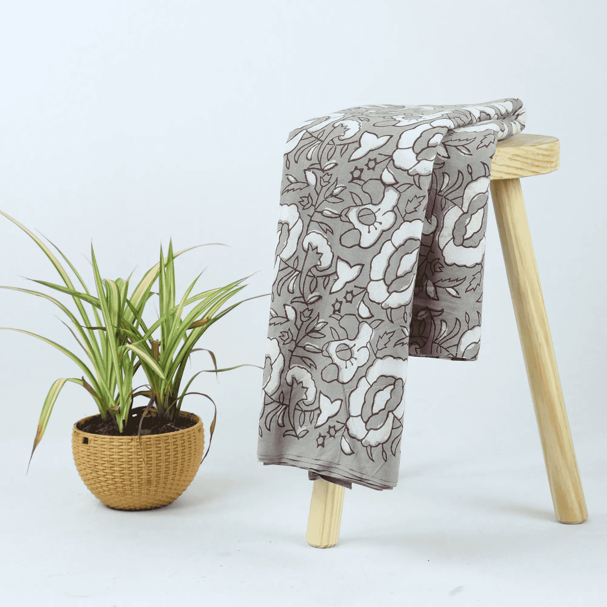 Kahish Floral Jaal Design Fabric Print