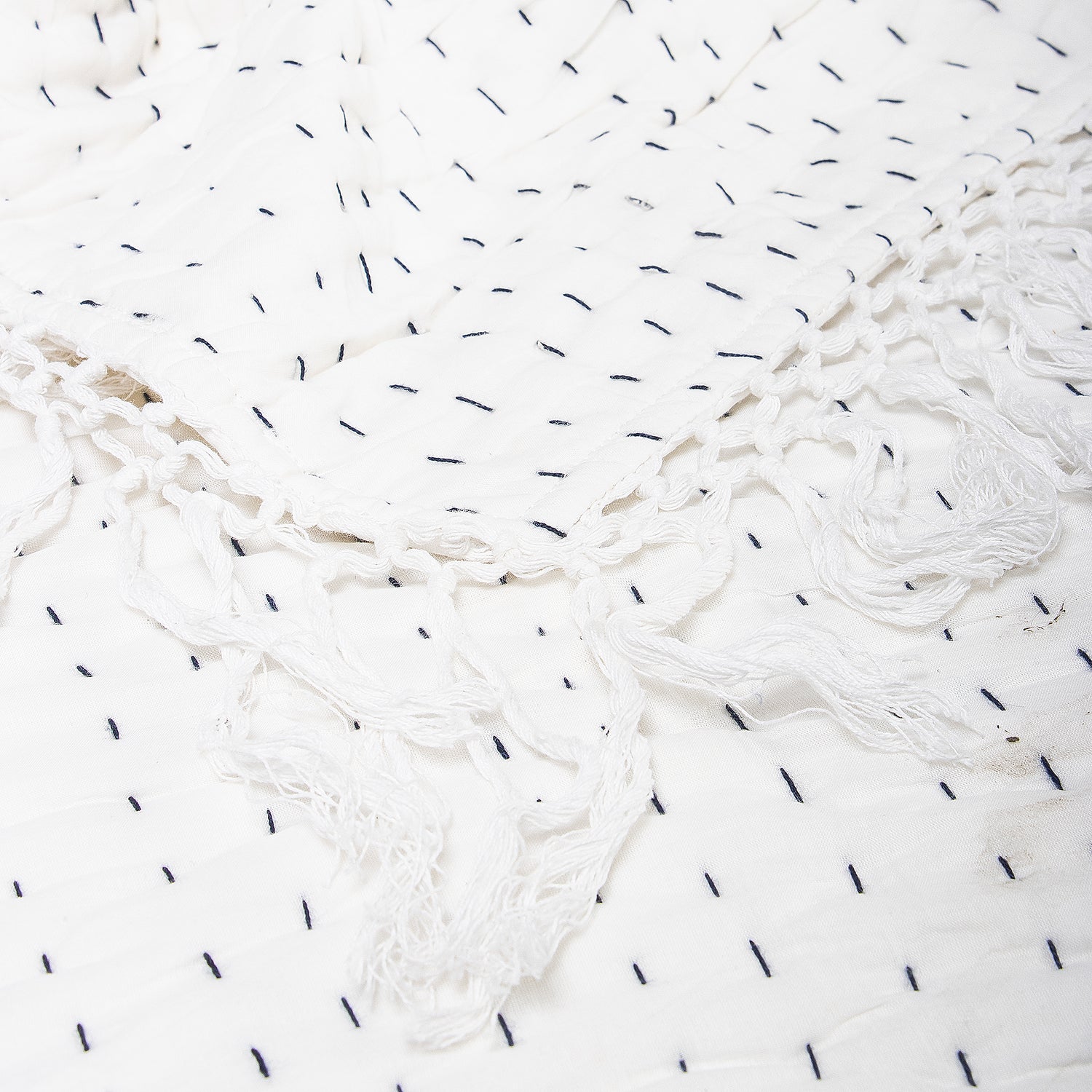 Stunnign White Pure Cotton Kantha Quilt Blanket