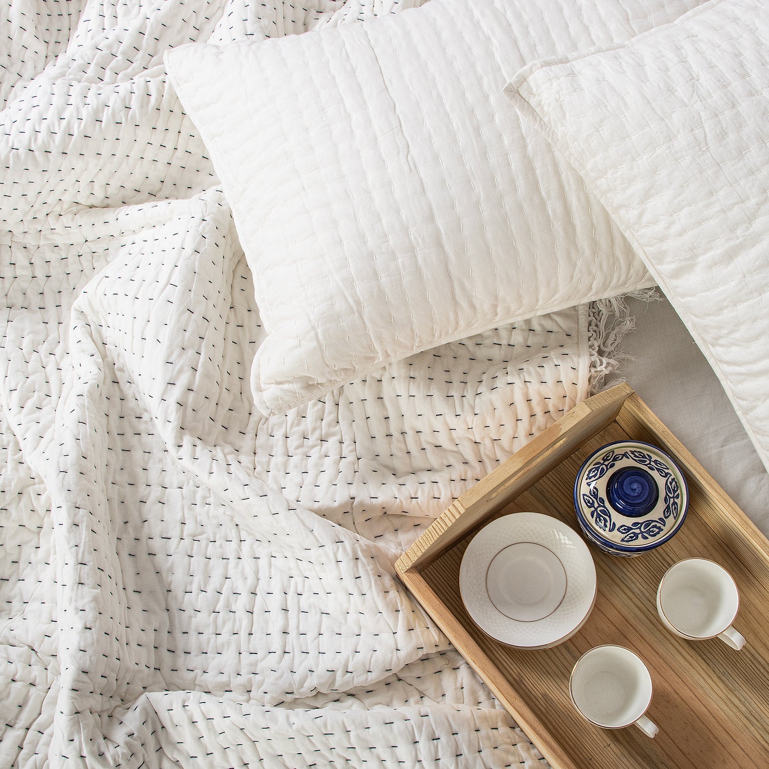 Stunnign White Pure Cotton Kantha Quilt Blanket