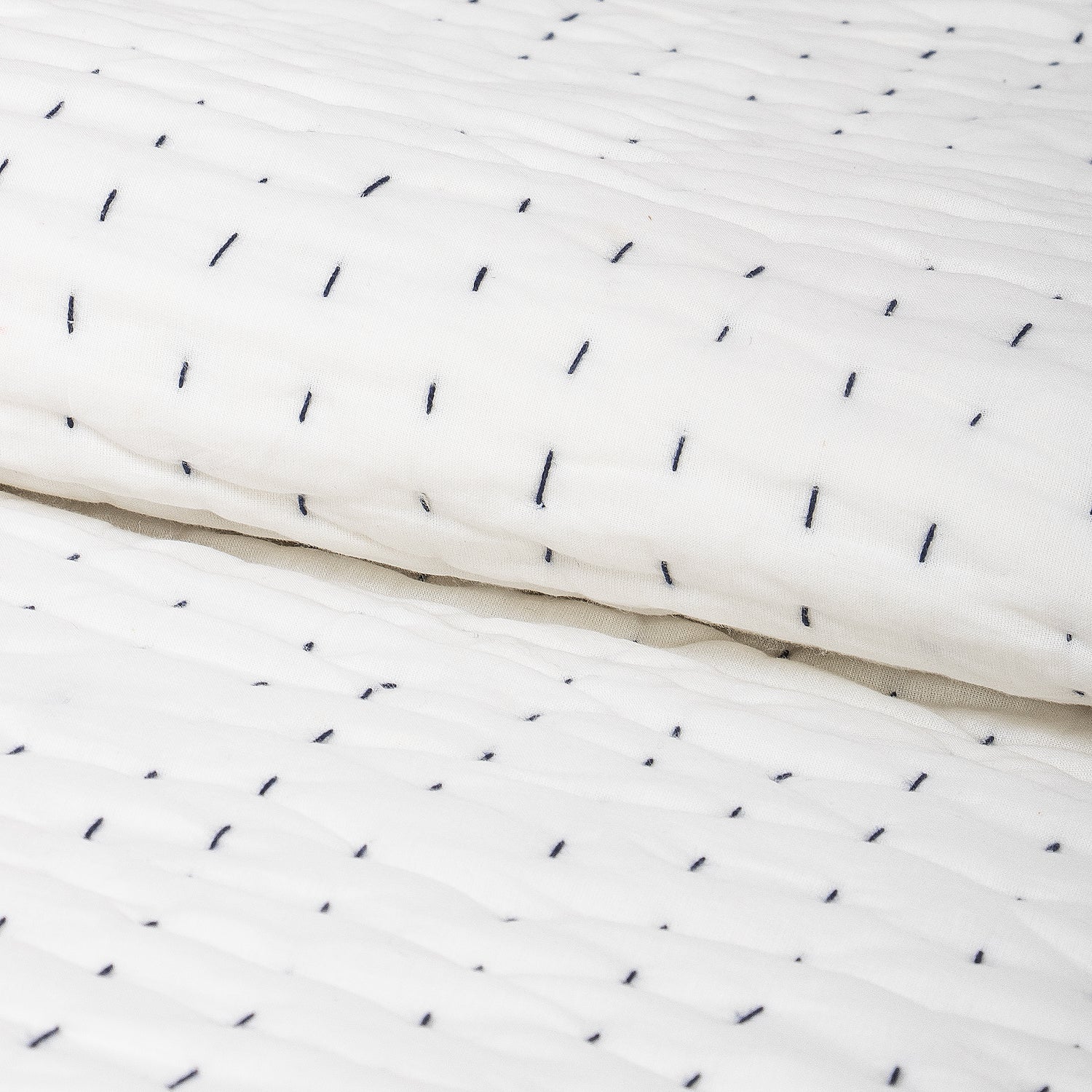 Stunnign White Pure Cotton Kantha Quilt Blanket